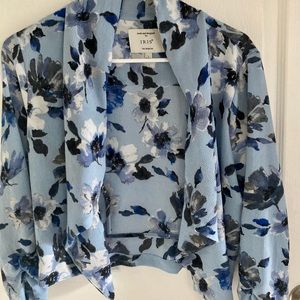 ⭐️ 5/$25 Iris Floral Crepe Blazer blue sz L